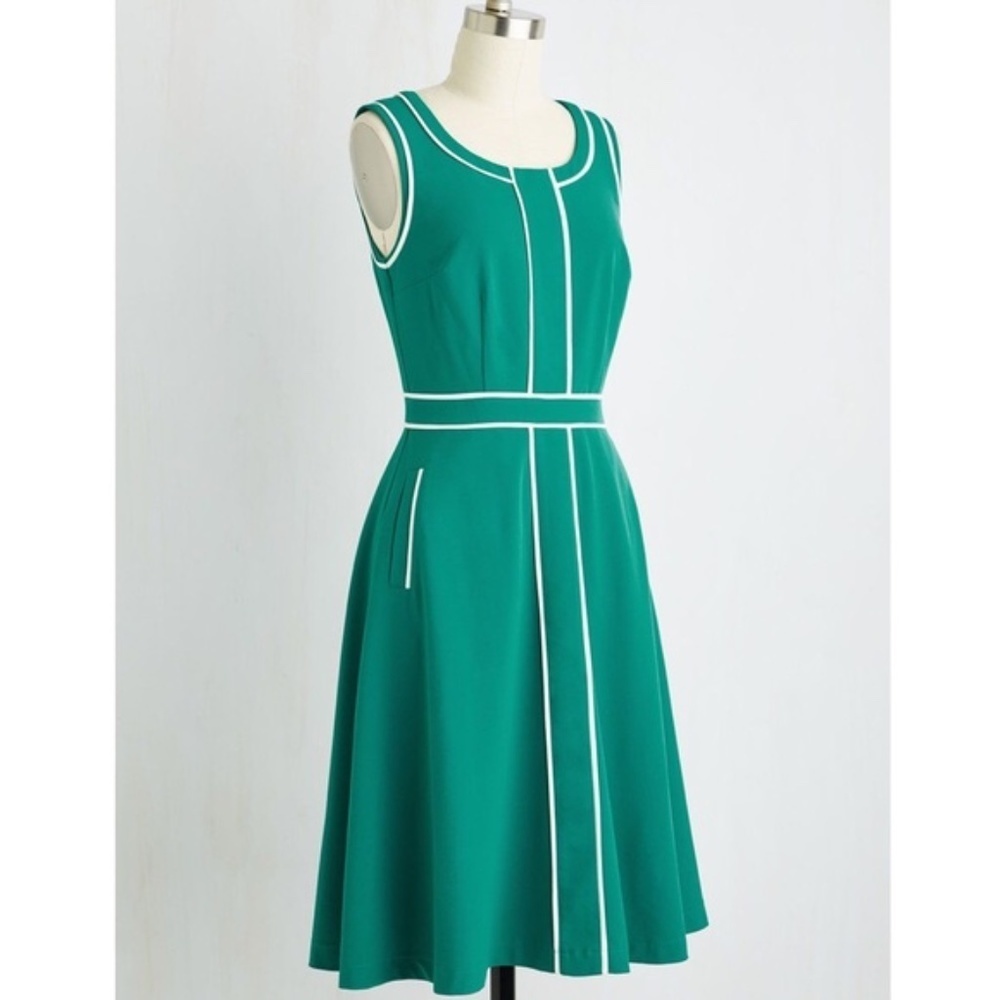 Modcloth "Roving Reporter" Dress in Green - Picture 3 of 4